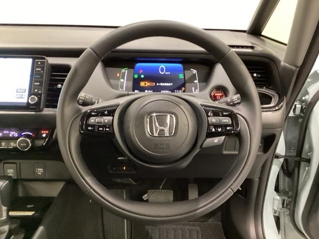 フィット ｅ：ＨＥＶリュクス　光触媒抗菌消臭施工済（12枚目）