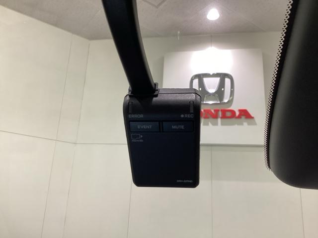 フィット ｅ：ＨＥＶリュクス　光触媒抗菌消臭施工済（16枚目）