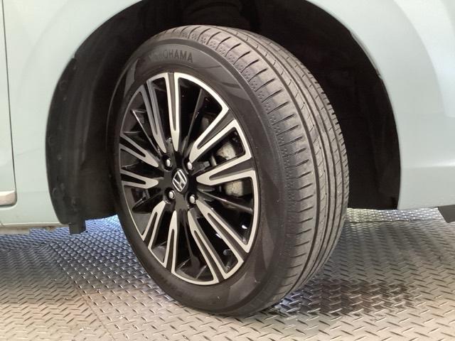 フィット ｅ：ＨＥＶリュクス　光触媒抗菌消臭施工済（25枚目）