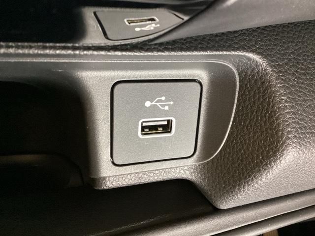 ヴェゼル e:HEVX いまコレ+新品・フロアカーペットマット付 ドライブレコーダー前後装備車 光触媒抗菌消臭施工済(14枚目)