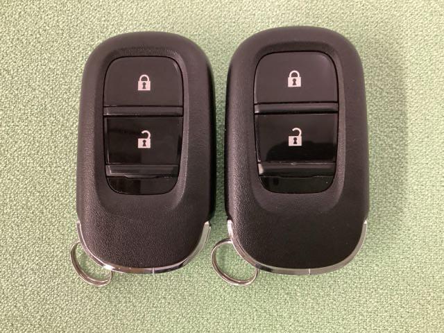 ヴェゼル e:HEVX いまコレ+新品・フロアカーペットマット付 ドライブレコーダー前後装備車 光触媒抗菌消臭施工済(17枚目)