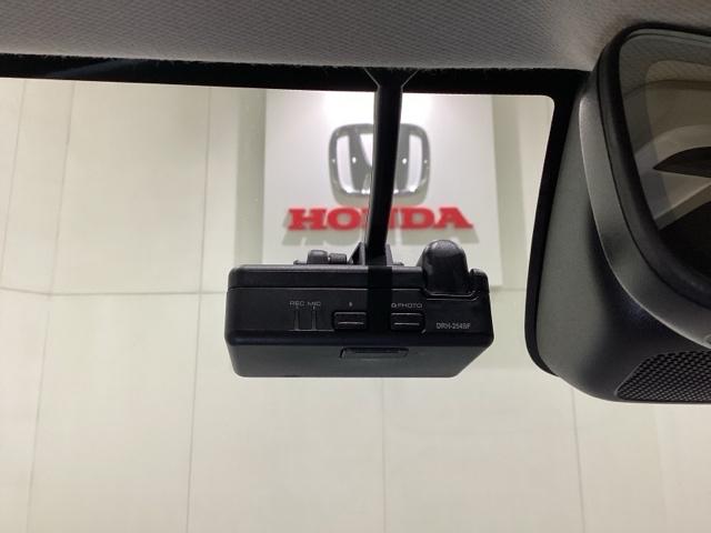 ヴェゼル ｅ：ＨＥＶＺ　中古スタッドレスタイヤ、純正メモリーナビ、ドライブレコーダー前後装着＋ＥＴＣ付　当社デモカー（21枚目）