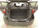 ラゲッジも広く使いやすいトランクは、開口部も広く荷物の積み下ろしもしやすいお車となっております。リアシートの背もたれは6:4の割合で分割して可倒できるので、長いお荷物などを載せることもできます。