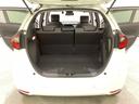 ラゲッジも広く使いやすいトランクは、開口部も広く荷物の積み下ろしもしやすいお車となっております。リアシートの背もたれは6:4の割合で分割して可倒できるので、長いお荷物などを載せることもできます。