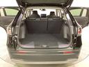 ラゲッジも広く使いやすいトランクは、開口部も広く荷物の積み下ろしもしやすいお車となっております。リアシートの背もたれは6:4の割合で分割して可倒できるので、長いお荷物などを載せることもできます。