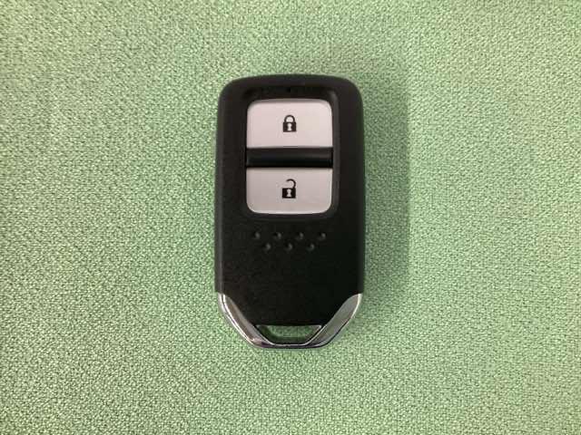 フィットハイブリッド Ｌホンダセンシング　純正メモリーナビ／Ｒカメラ／ＥＴＣ／社外アルミホイール／光触媒抗菌消臭施工済（12枚目）