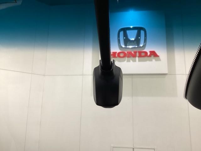 フィット ｅ：ＨＥＶホーム　いまコレ＋新品・リモコンエンジンスターター付／ＥＴＣ車載器／純正メモリーナビ／光触媒抗菌消臭施工済（21枚目）