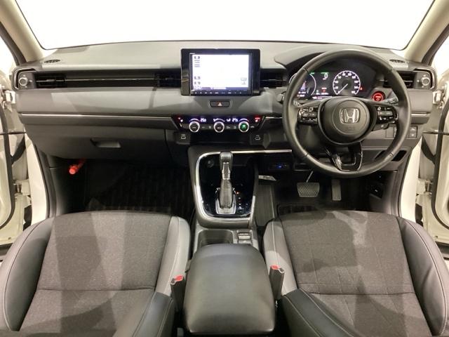 ヴェゼル ｅ：ＨＥＶＺ　いまコレ＋新品・フロアカーペットマット／純正メモリーナビ／バックカメラ／ＥＴＣ／ＵＳＢ／Ｂｌｕｅｔｏｏｔｈ接続／光触媒抗菌消臭施工済（8枚目）