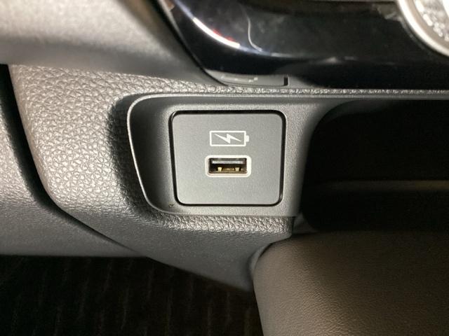 ヴェゼル ｅ：ＨＥＶＺ　いまコレ＋新品・フロアカーペットマット／純正メモリーナビ／バックカメラ／ＥＴＣ／ＵＳＢ／Ｂｌｕｅｔｏｏｔｈ接続／光触媒抗菌消臭施工済（14枚目）