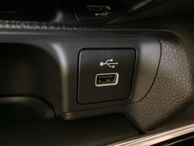 ヴェゼル ｅ：ＨＥＶＺ　いまコレ＋新品・フロアカーペットマット／純正メモリーナビ／バックカメラ／ＥＴＣ／ＵＳＢ／Ｂｌｕｅｔｏｏｔｈ接続／光触媒抗菌消臭施工済（15枚目）