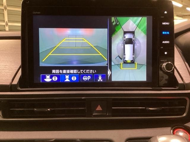 マルチビューカメラシステム搭載車です。お車の周囲を全方位でカバーします。後方・前方・両脇と、コンディションが悪い視界でもカラーモニターに映し出した映像がドライバーをサポートします。