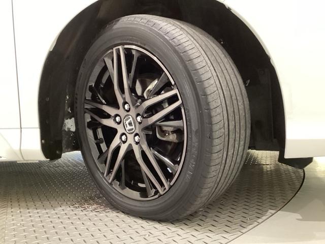 精悍なデザインの純正アルミホイールを装備しています。足元を引き立てて、美しいボディラインを一層引き締めてくれています。