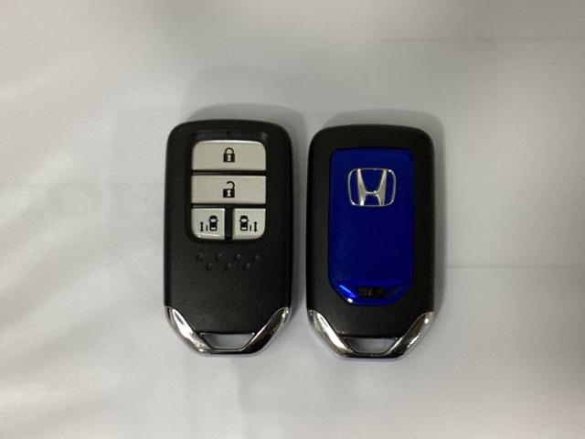 フリードハイブリッド ハイブリッド・Ｇホンダセンシング　純正メモリーナビ／リア席モニター／シートヒーター／バックカメラ／ＥＴＣ／ＵＳＢ／Ｂｌｕｅｔｏｏｔｈ接続／フルセグＴＶ光触媒抗菌消臭施工済（16枚目）