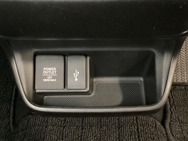 フリードハイブリッド ハイブリッド・Ｇホンダセンシング　純正メモリーナビ／リア席モニター／シートヒーター／バックカメラ／ＥＴＣ／ＵＳＢ／Ｂｌｕｅｔｏｏｔｈ接続／フルセグＴＶ光触媒抗菌消臭施工済（19枚目）