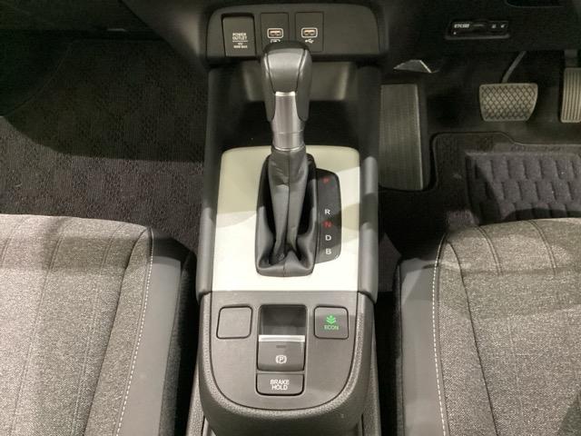 フィット e:HEVホーム 純正メモリーナビ/バックカメラ/ETC/前後ドライブレコーダー/いまコレ+新品・フロアカーペットマット付 光触媒抗菌消臭施工済(14枚目)