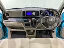 車内は光触媒抗菌消臭施工済です。スタイリッシュなデザインで暖かみのあるインパネ周りを演出します。グローブボックスやカップホルダーのほかにトレーなどたくさんの収納スペースが装備されています。