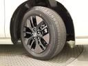 精悍なデザインの純正アルミホイールを装備しています。足元を引き立てて、美しいボディラインを一層引き締めてくれています。