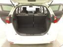 ラゲッジも広く使いやすいトランクは、開口部も広く荷物の積み下ろしもしやすいお車となっております。リアシートの背もたれは6:4の割合で分割して可倒できるので、長いお荷物などを載せることもできます。
