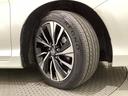 精悍なデザインの純正アルミホイールを装備しています。足元を引き立てて、美しいボディラインを一層引き締めてくれています。
