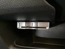 ハンドルの左下にＥＴＣがついています。高速道路の料金所の通過も楽々です。　カードの取り出しもしやすい場所についています。