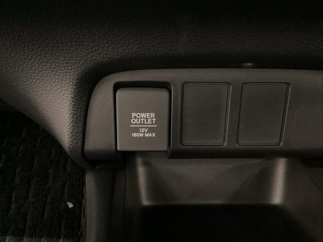 フィット ｅ：ＨＥＶベーシック　中古スタッドレスタイヤ、純正ＣＤチューナー、ドライブレコーダー前後装着＋ＥＴＣ付　当社デモカー（18枚目）