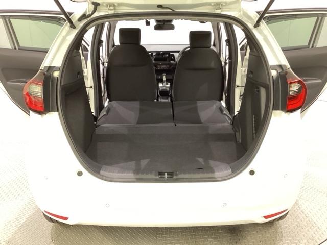 フィット ｅ：ＨＥＶベーシック　中古スタッドレスタイヤ、純正ＣＤチューナー、ドライブレコーダー前後装着＋ＥＴＣ付　当社デモカー（22枚目）