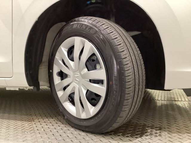 フィット ｅ：ＨＥＶベーシック　中古スタッドレスタイヤ、純正ＣＤチューナー、ドライブレコーダー前後装着＋ＥＴＣ付　当社デモカー（24枚目）
