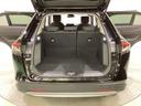 ラゲッジも広く使いやすいトランクは、開口部も広く荷物の積み下ろしもしやすいお車となっております。リアシートの背もたれは6:4の割合で分割して可倒できるので、長いお荷物などを載せることもできます。
