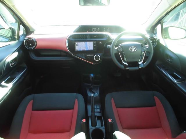 アクア Ｓ　後期モデル　ハイブリッドカー　純正メモリーナビ＆ワンセグテレビ＆Ｂｌｕｅｔｏｏｔｈ　バックカメラ　ＥＴＣ　キーレス　ステアリングスイッチ　オートエアコン　走行５００００キロ　車検令和９年４月（4枚目）