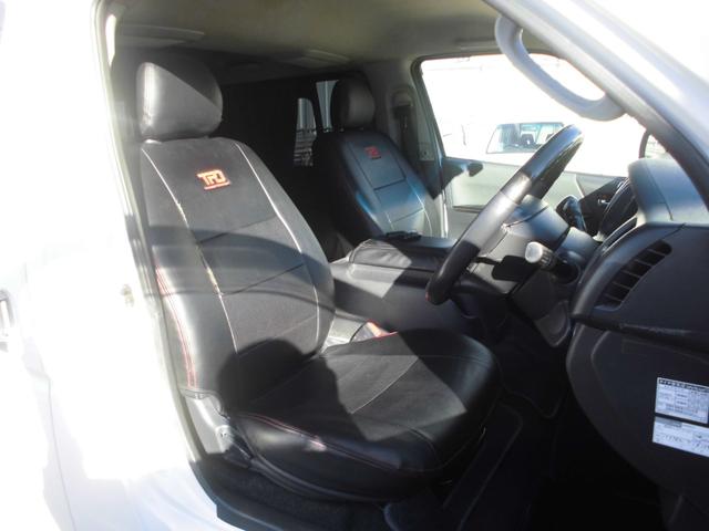 ハイエースバン スーパーＧＬ　ダークプライム　純正ナビ＆フルセグテレビ＆ＤＶＤ＆Ｂｌｕｅｔｏｏｔｈ　バックカメラ　ＥＴＣ　両側スライドドア　モデリスタエアロ＆リアスポイラー　社外アルミホイール　ハーフレザーシート　スマートキー　ベットキット（6枚目）