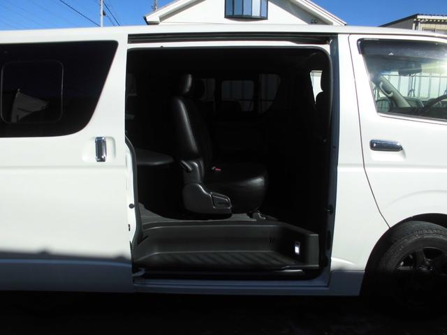 ハイエースバン スーパーＧＬ　ダークプライム　純正ナビ＆フルセグテレビ＆ＤＶＤ＆Ｂｌｕｅｔｏｏｔｈ　バックカメラ　ＥＴＣ　両側スライドドア　モデリスタエアロ＆リアスポイラー　社外アルミホイール　ハーフレザーシート　スマートキー　ベットキット（29枚目）