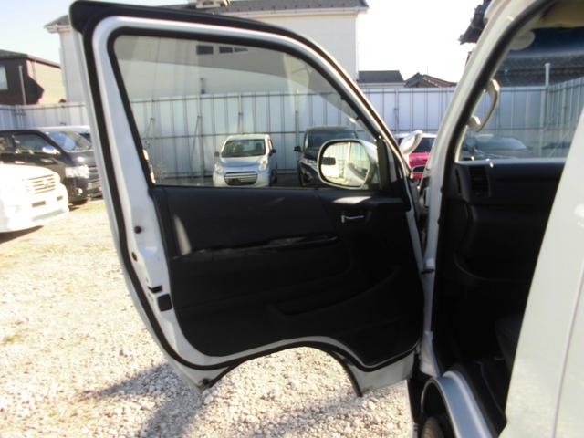 ハイエースバン スーパーＧＬ　ダークプライム　純正ナビ＆フルセグテレビ＆ＤＶＤ＆Ｂｌｕｅｔｏｏｔｈ　バックカメラ　ＥＴＣ　両側スライドドア　モデリスタエアロ＆リアスポイラー　社外アルミホイール　ハーフレザーシート　スマートキー　ベットキット（34枚目）