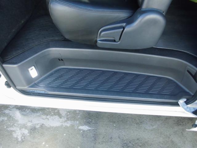 ハイエースバン スーパーＧＬ　ダークプライム　純正ナビ＆フルセグテレビ＆ＤＶＤ＆Ｂｌｕｅｔｏｏｔｈ　バックカメラ　ＥＴＣ　両側スライドドア　モデリスタエアロ＆リアスポイラー　社外アルミホイール　ハーフレザーシート　スマートキー　ベットキット（37枚目）