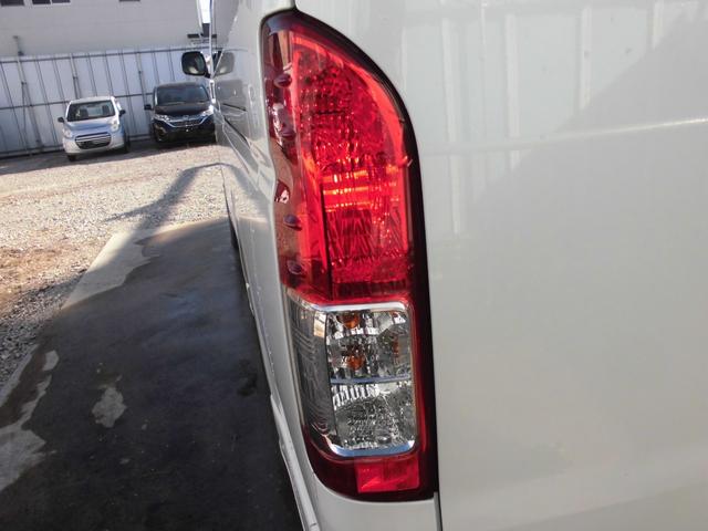 ハイエースバン スーパーＧＬ　ダークプライム　純正ナビ＆フルセグテレビ＆ＤＶＤ＆Ｂｌｕｅｔｏｏｔｈ　バックカメラ　ＥＴＣ　両側スライドドア　モデリスタエアロ＆リアスポイラー　社外アルミホイール　ハーフレザーシート　スマートキー　ベットキット（54枚目）