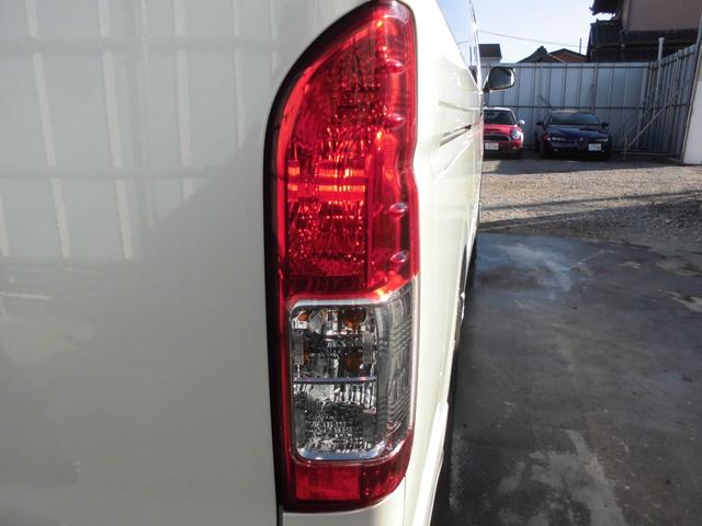 ハイエースバン スーパーＧＬ　ダークプライム　純正ナビ＆フルセグテレビ＆ＤＶＤ＆Ｂｌｕｅｔｏｏｔｈ　バックカメラ　ＥＴＣ　両側スライドドア　モデリスタエアロ＆リアスポイラー　社外アルミホイール　ハーフレザーシート　スマートキー　ベットキット（55枚目）