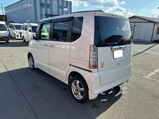 Ｎ－ＢＯＸ Ｇ・Ｌパッケージ　４ＷＤ・Ｂｌｕｅｔｏｏｔｈ対応・シートヒーター・エンジンスターター・両側パワスラ・ベンチシート・スマートキー・横滑り防止・アルミホイール・衝突安全ボディ（6枚目）