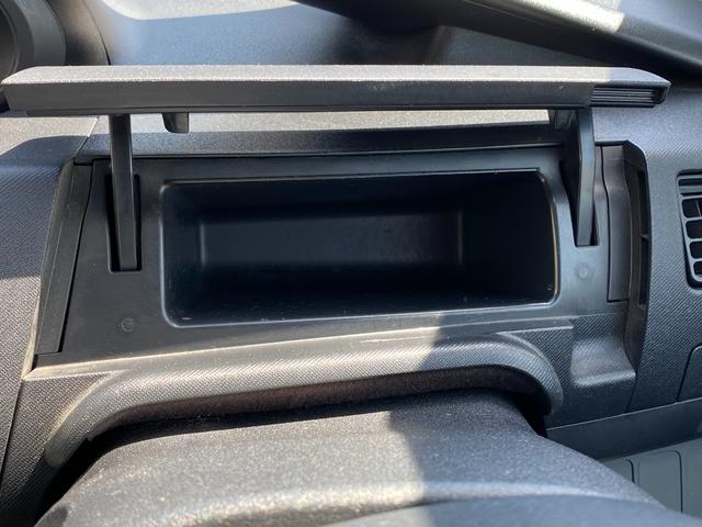 メモリアルエディション 特別仕様車 純正CDデッキ 電格ミラ- 盗難防止装置 ヘッドライトレベライザ- ウィンカ-ミラ- 禁煙車 リバ-ス連動ミラ- メッキ調フロントグリル マッドフラップ(15枚目)