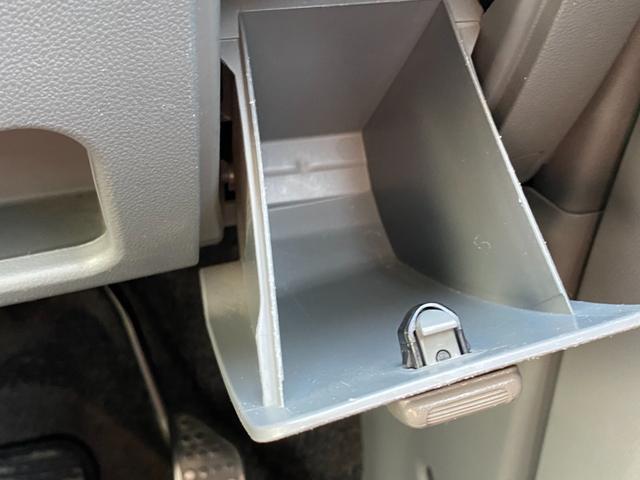 メモリアルエディション 特別仕様車 純正CDデッキ 電格ミラ- 盗難防止装置 ヘッドライトレベライザ- ウィンカ-ミラ- 禁煙車 リバ-ス連動ミラ- メッキ調フロントグリル マッドフラップ(17枚目)