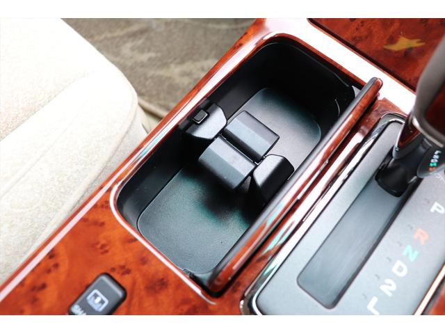 クラウン ロイヤルサルーン　修復歴無し　キーレス　ワンオーナー　純正１５インチアルミホイール　クルーズコントロール　ナビ　ＥＴＣ　前席パワーシート　クーラーボックス　前後コーナーポール　オートエアコン　禁煙車（44枚目）