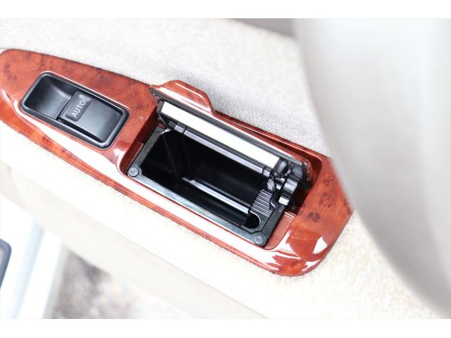 クラウン ロイヤルサルーン　修復歴無し　キーレス　ワンオーナー　純正１５インチアルミホイール　クルーズコントロール　ナビ　ＥＴＣ　前席パワーシート　クーラーボックス　前後コーナーポール　オートエアコン　禁煙車（59枚目）