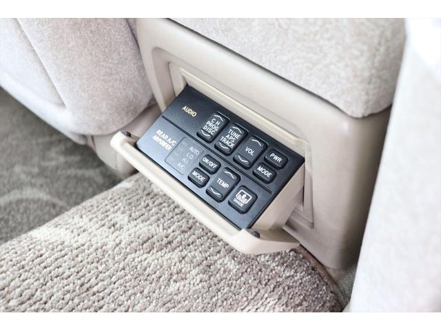 クラウン ロイヤルサルーン　修復歴無し　キーレス　ワンオーナー　純正１５インチアルミホイール　クルーズコントロール　ナビ　ＥＴＣ　前席パワーシート　クーラーボックス　前後コーナーポール　オートエアコン　禁煙車（70枚目）