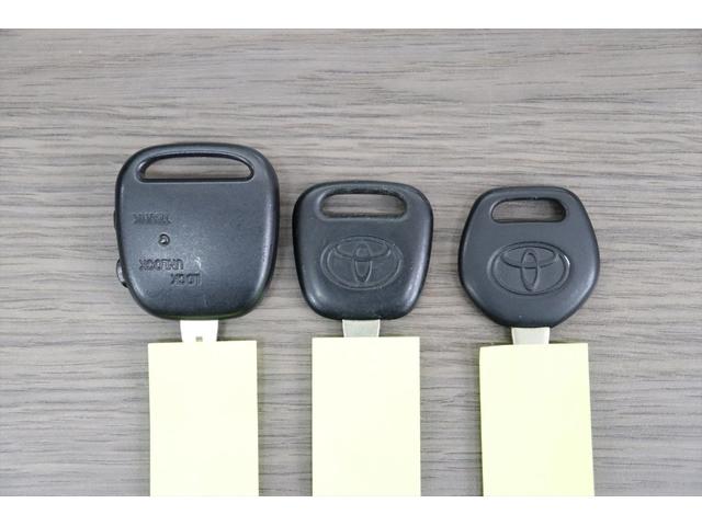 クラウン ロイヤルサルーン　修復歴無し　キーレス　ワンオーナー　純正１５インチアルミホイール　クルーズコントロール　ナビ　ＥＴＣ　前席パワーシート　クーラーボックス　前後コーナーポール　オートエアコン　禁煙車（78枚目）