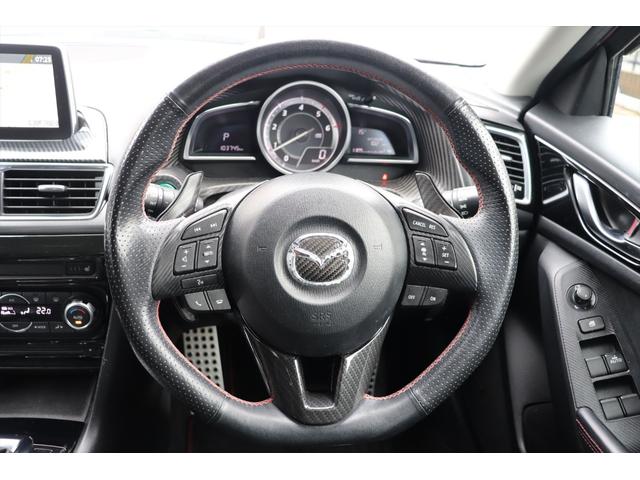 左サイドステップにキズがあります。