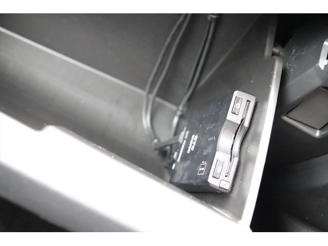 禁煙車ですのでタバコのニオイ、ヤニ汚れはありません。