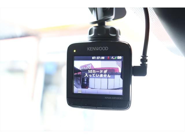 ハンドルは革巻きハンドルです。