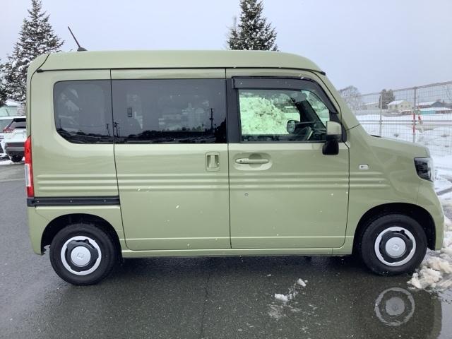 Ｎ－ＶＡＮ＋スタイル ファン・ホンダセンシング　スマートキー　衝突被害軽減システム　オートクルーズコントロール　両側スライドドア　ＬＥＤ　フルフラット　メモリーナビ　バックカメラ（4枚目）