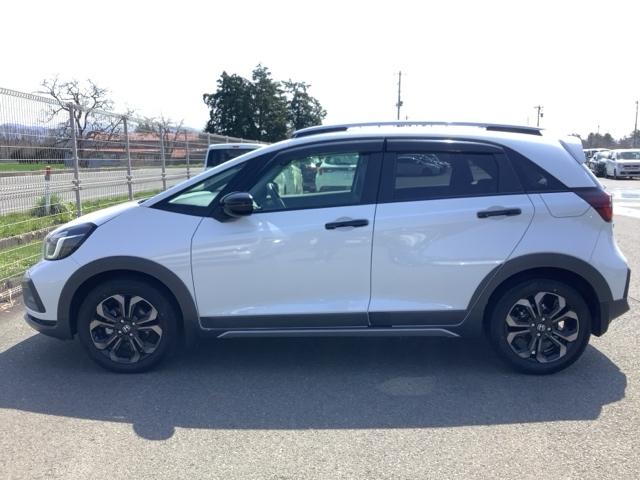 フィット ｅ：ＨＥＶクロスター　４ＷＤ　ＥＴＣ　アルミホイール　スマートキー　オートクルーズコントロール　ＬＥＤ　クリアランスソナー　メモリーナビ　バックカメラ　フルセグ（5枚目）
