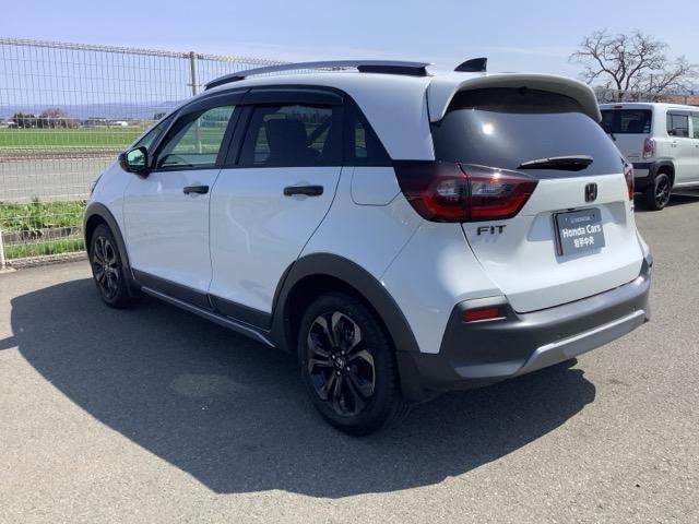 フィット ｅ：ＨＥＶクロスター　４ＷＤ　ＥＴＣ　アルミホイール　スマートキー　オートクルーズコントロール　ＬＥＤ　クリアランスソナー　メモリーナビ　バックカメラ　フルセグ（9枚目）