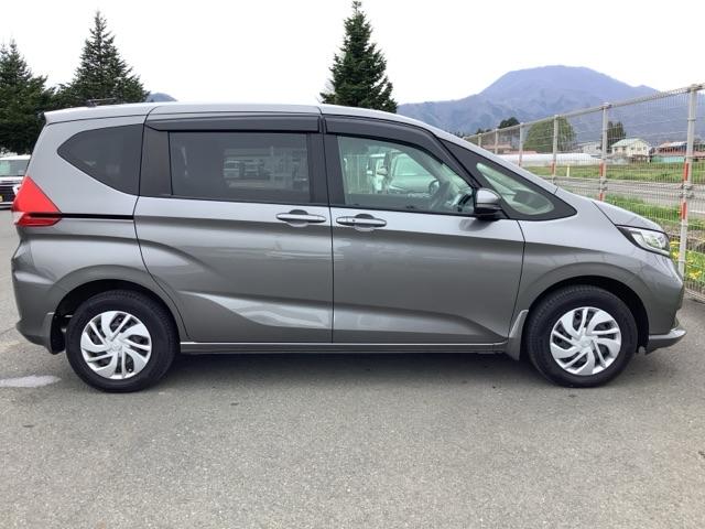 フリード Ｇ・ホンダセンシング　４ＷＤ　ＥＴＣ　スマートキー　両側電動スライドドア　シートヒーター　メモリーナビ　バックカメラ　フルセグ　ドライブレコーダー（4枚目）