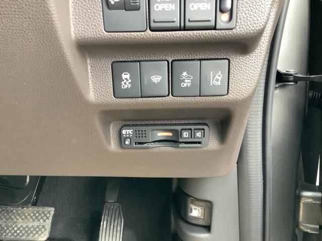 フリード Ｇ・ホンダセンシング　４ＷＤ　ＥＴＣ　スマートキー　両側電動スライドドア　シートヒーター　メモリーナビ　バックカメラ　フルセグ　ドライブレコーダー（24枚目）